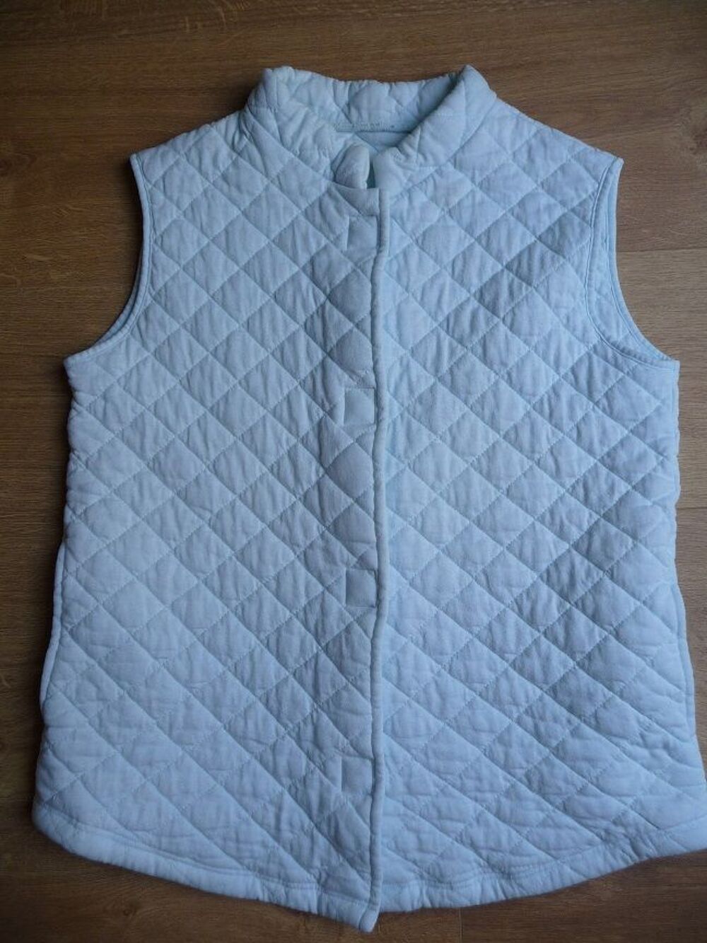 Veste matelass&eacute;e sans manche bleu aqua taille 36-38, ferm&eacute;e Vêtements