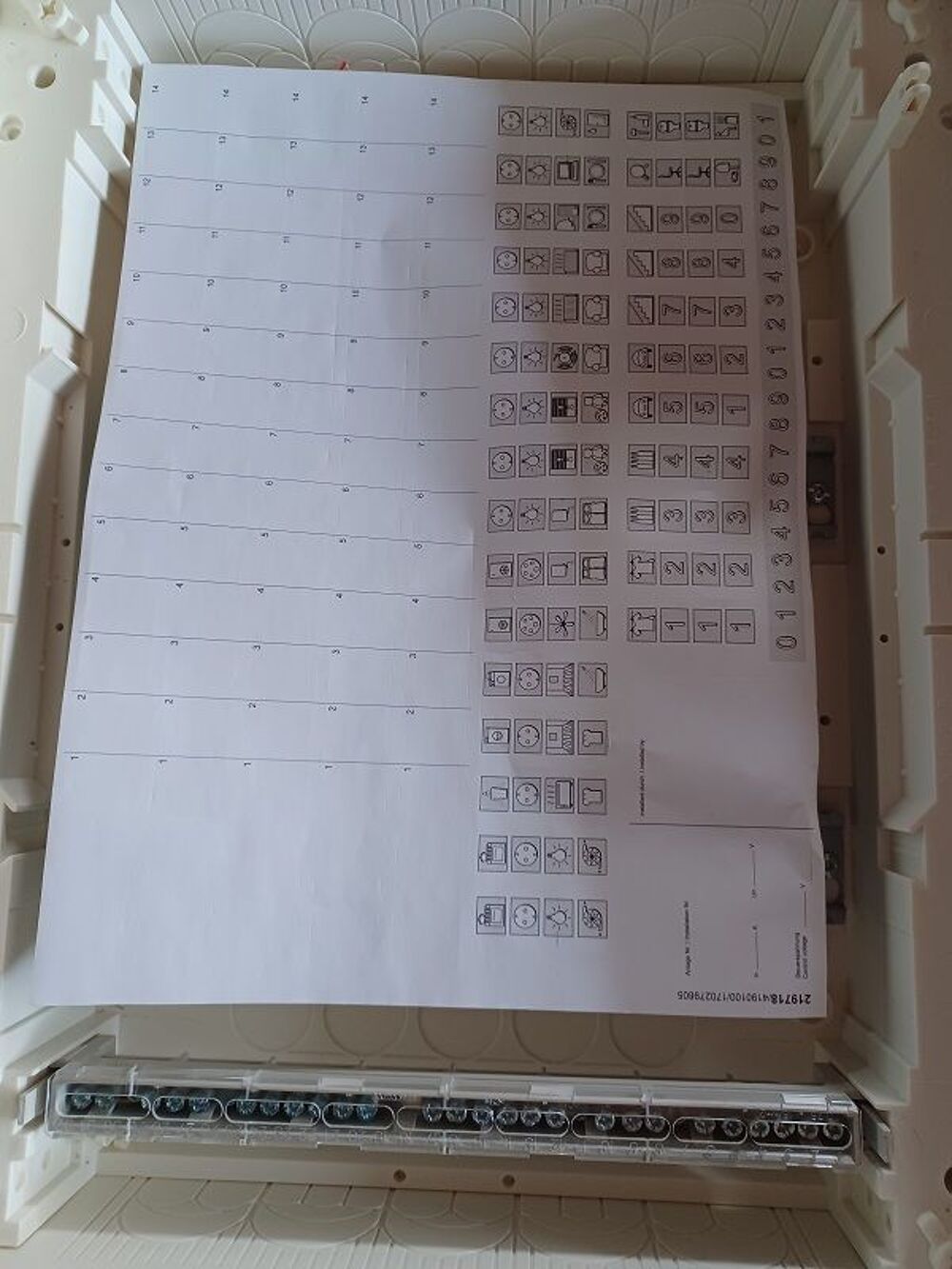 Tableau &eacute;lectrique encastr&eacute; en m&eacute;tal 28 modules Bricolage