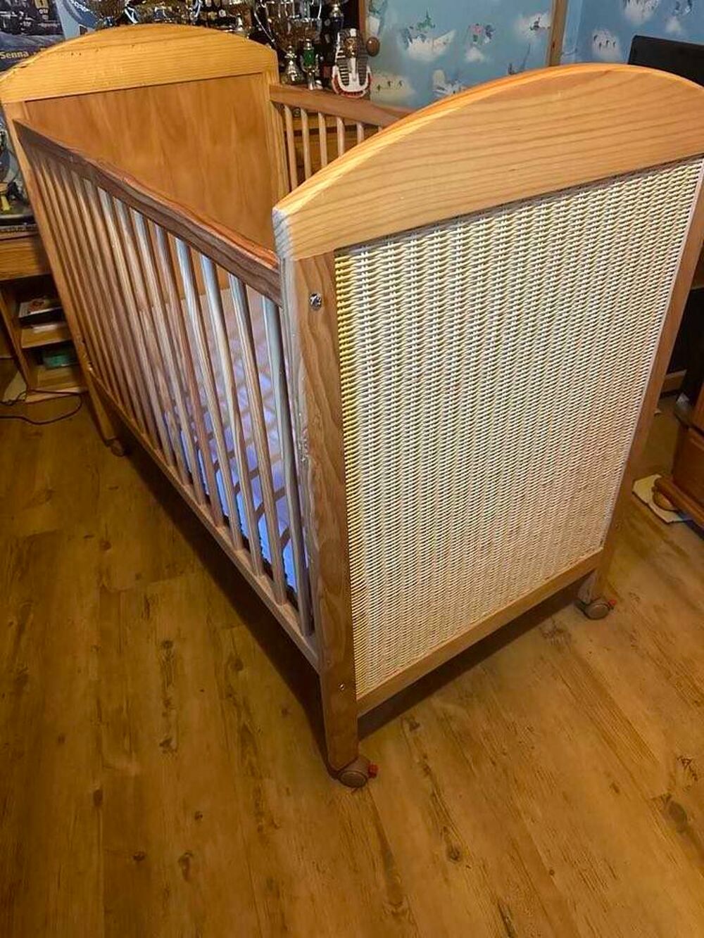 Lit &agrave; barreaux pour jeunes enfants Mobilier enfants