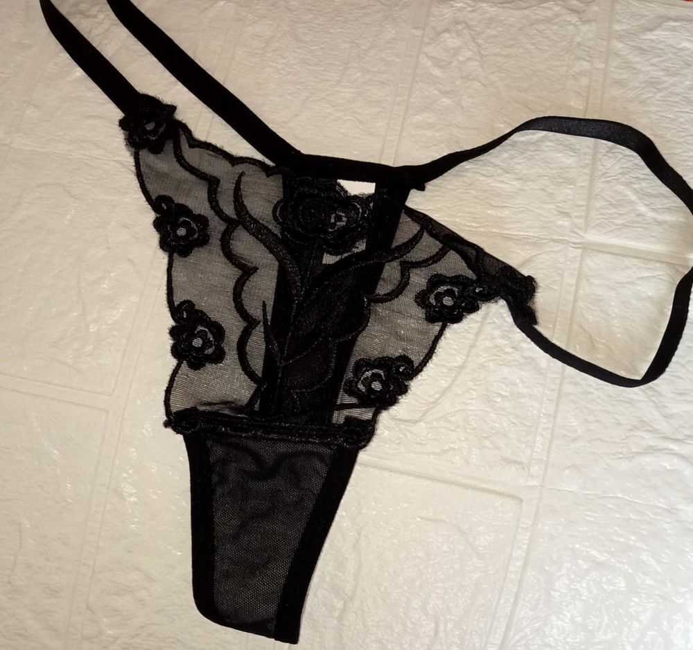 String femme dentelle en noir ou blanc TL Vtements