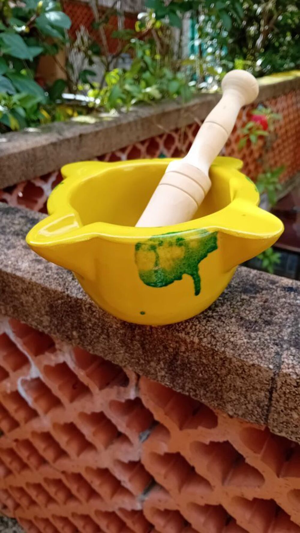 MORTIER EN CERAMIQUE JAUNE ET SON PILON EN BOIS SUPERBE VALAURIS? Décoration