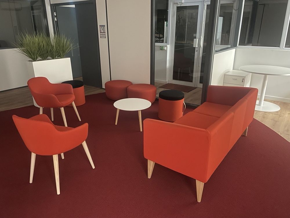 Meuble de salon (canap&eacute;, table basse, fauteuils, poufs) Meubles