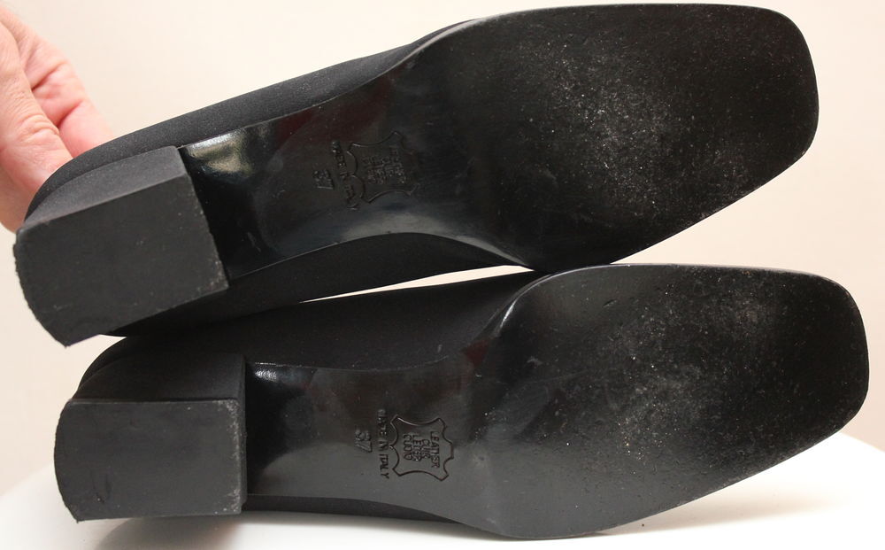 Escarpins n?ud soie noir YVES SAINT LAURENT
T.37 IT 38 Fr Chaussures