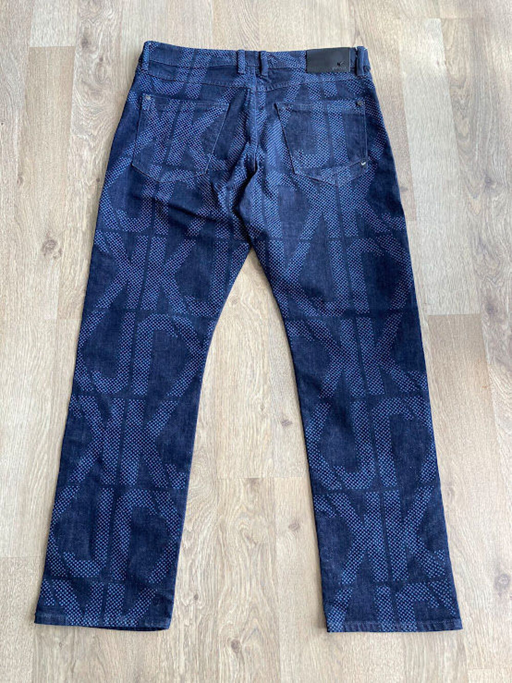 Pantalon bleu marine &agrave; motifs, Kaporal, neuf T. W32 ou 42 V�tements