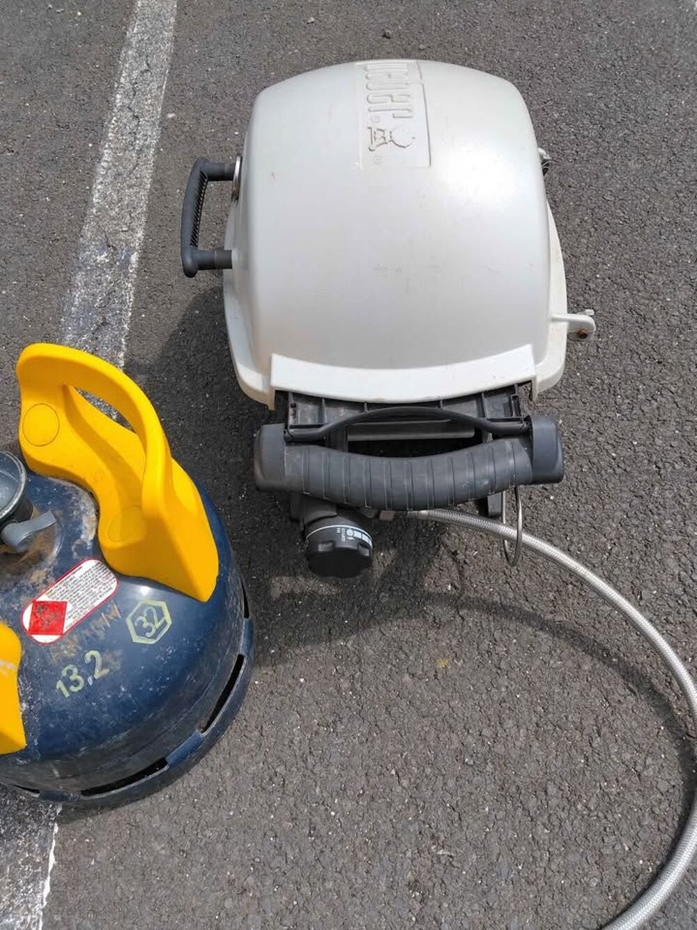 Barbecue gaz WEBER avec bonbonne MALICE pleine et d&eacute;tendeur Jardin