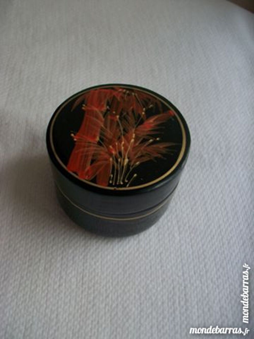 bo&icirc;te artisanale ronde bois laqu&eacute; noir or artisanat Décoration