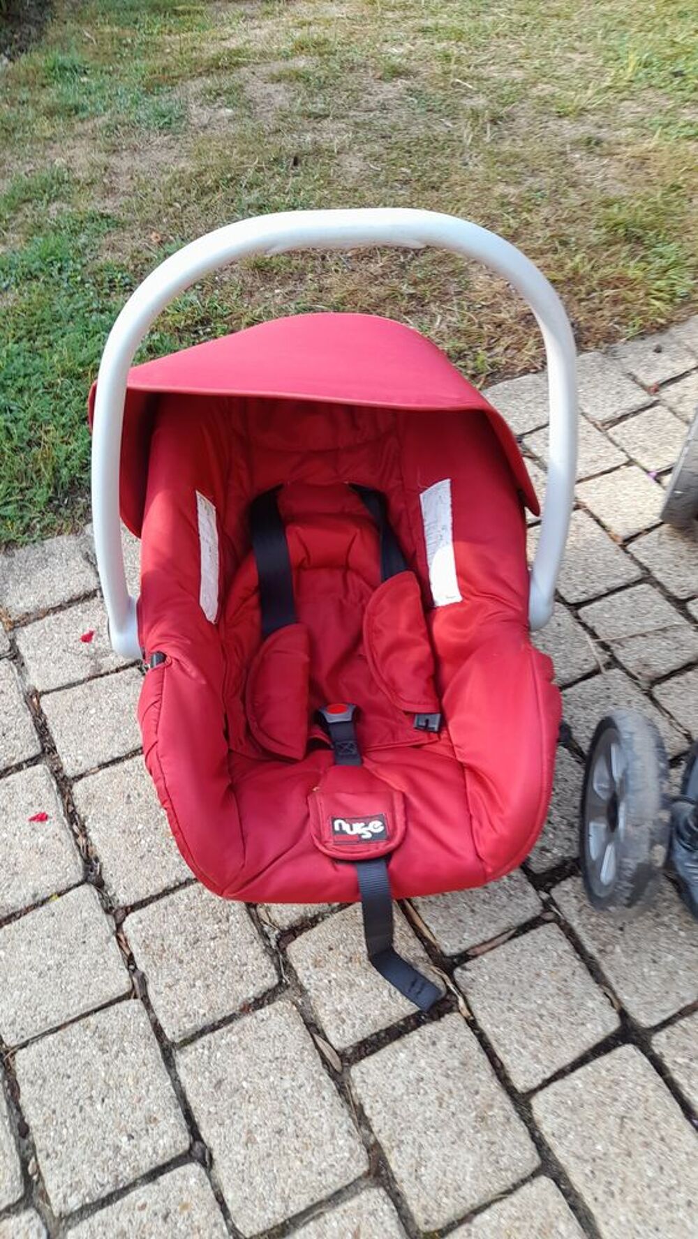 cosy , nacelle et poussette Pu�riculture