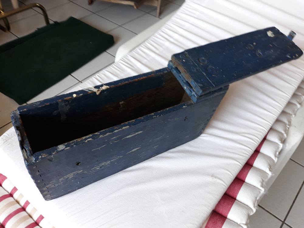 BOITE A MUNITION DE L'ARMEE ALLEMANDE DE LA GUERRE DE 14-18 