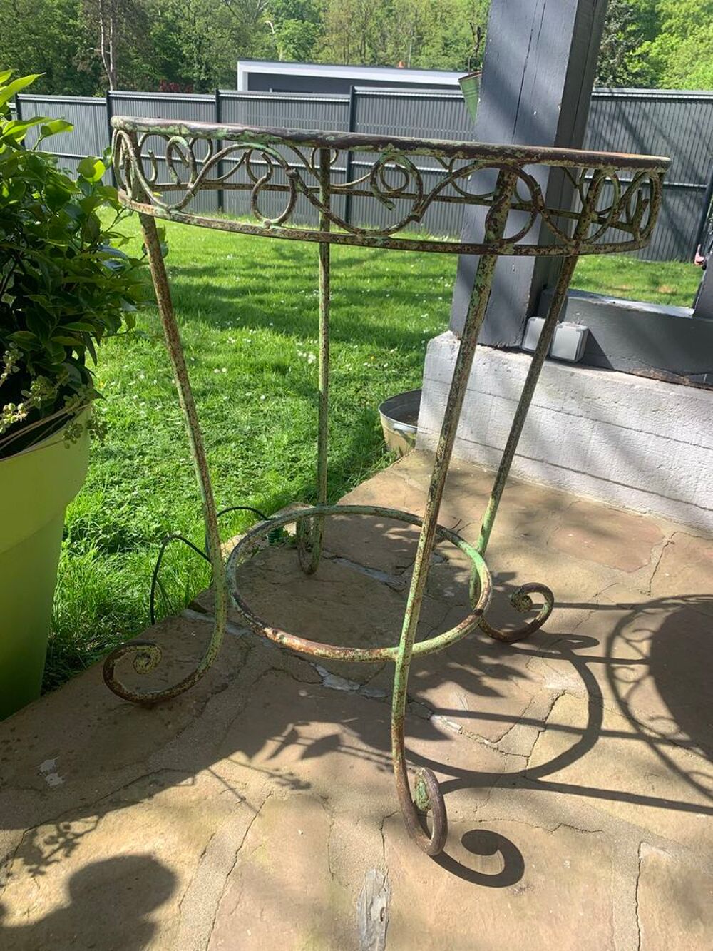 table/gu&eacute;ridon vintage de jardin/balcon Jardin