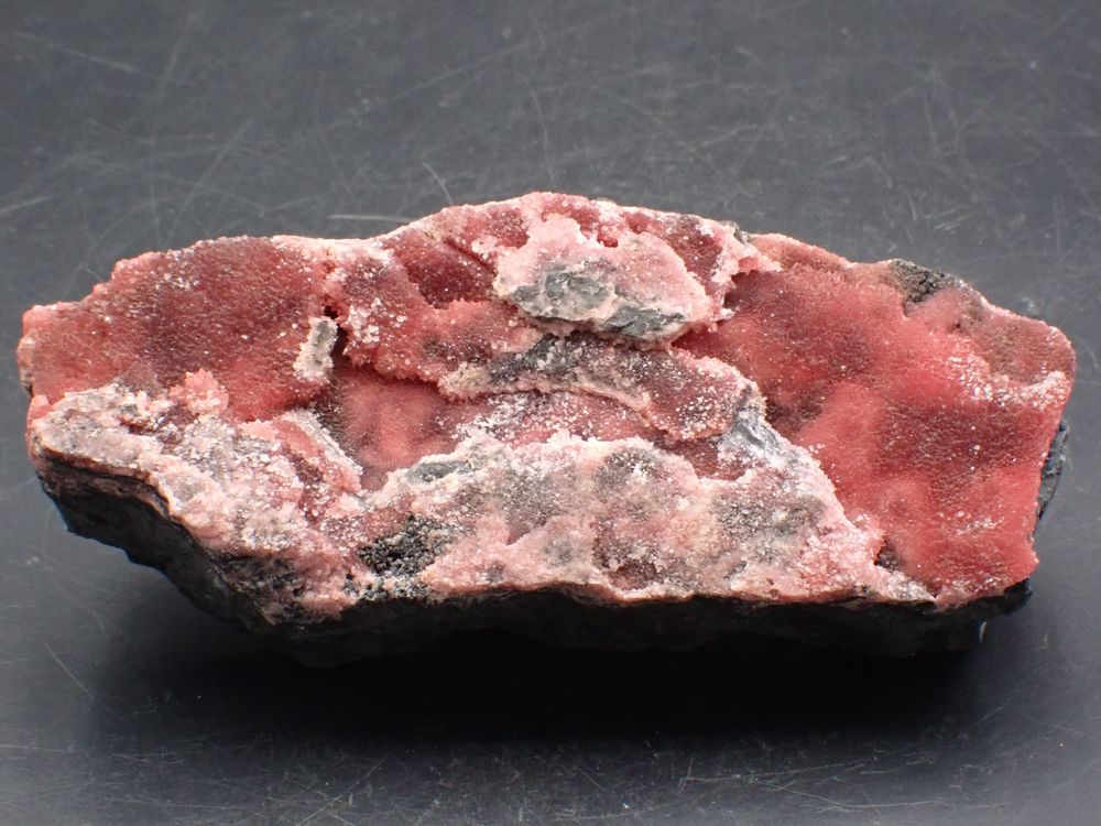 Rhodochrosite &amp; Manganite , Moanda , Haut-Ogoou&eacute; , Gabon 