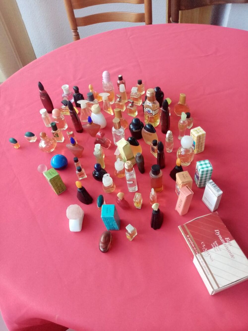 78 miniatures de parfum 