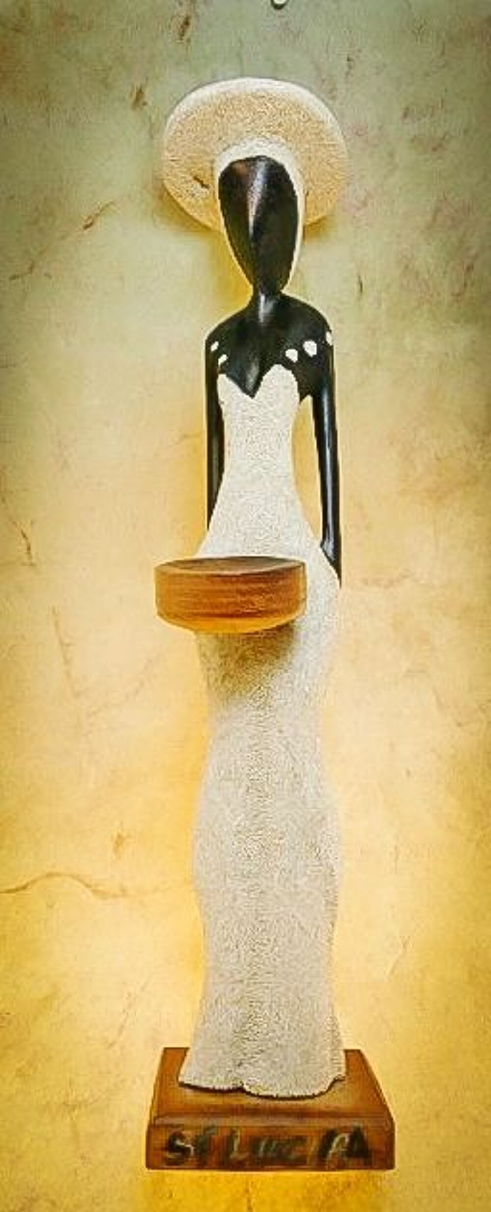 Tr&egrave;s belle statue en bois 