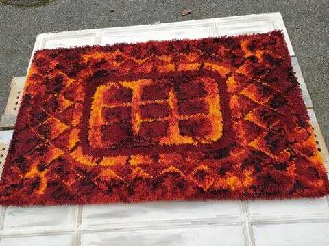 Tapis Vintage 1970 Design Space Age Carpet
180 Loches (37)