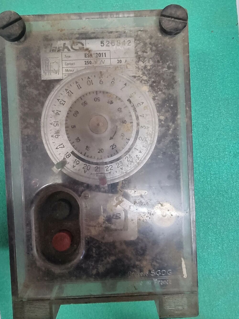 ANCIENNE HORLOGE FLASH avec BOUTONS MARCHE/ARRET 