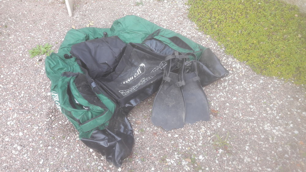 Float Tube Outcast Fish Cat 4 Deluxe + palmes outcast Sports