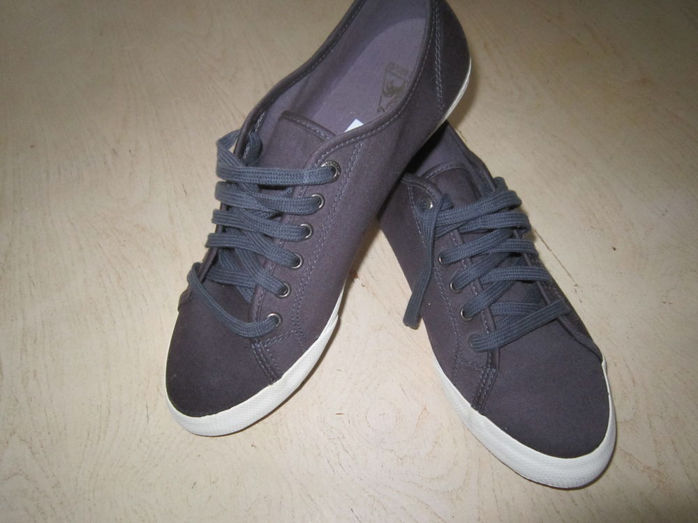 Une paire de chaussures Couleur noire (femme) Chaussures
