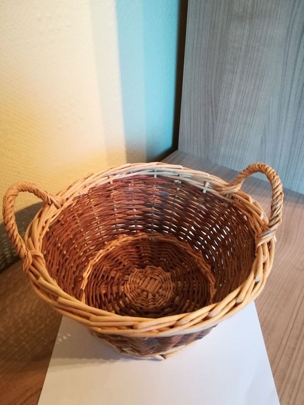 CORBEILLE / PANIER AVEC ANSES EN OSIER 
Cuisine