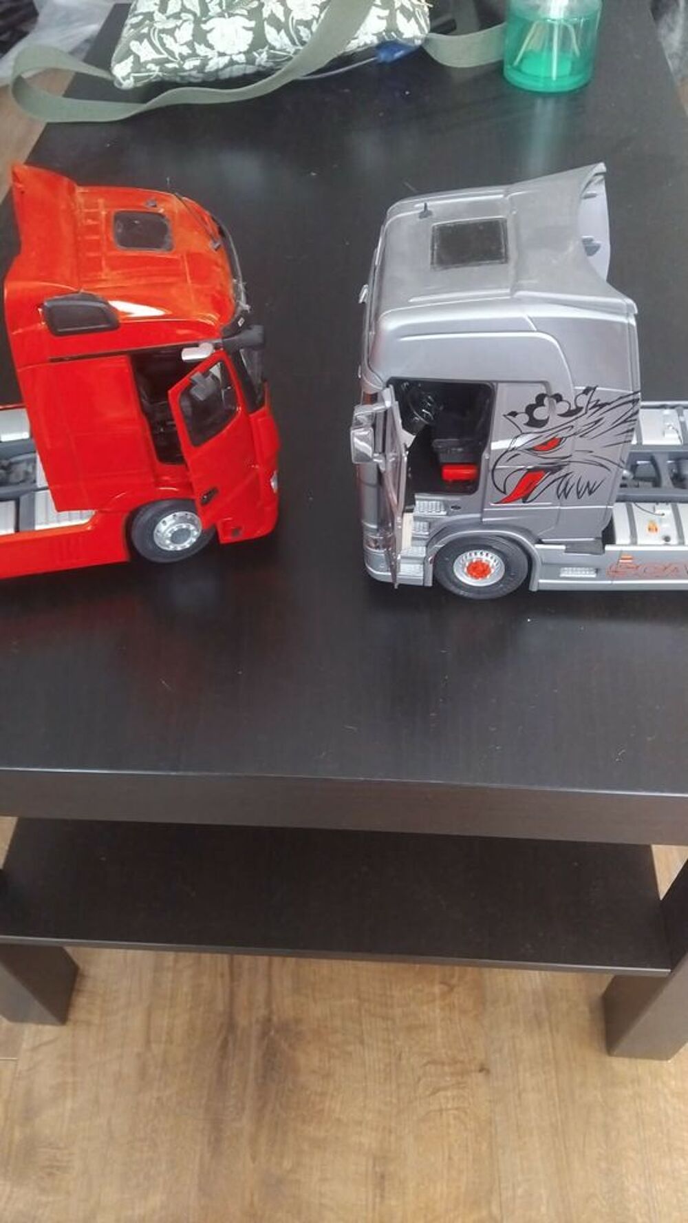 2 camions de collection, en tres bon etat Décoration