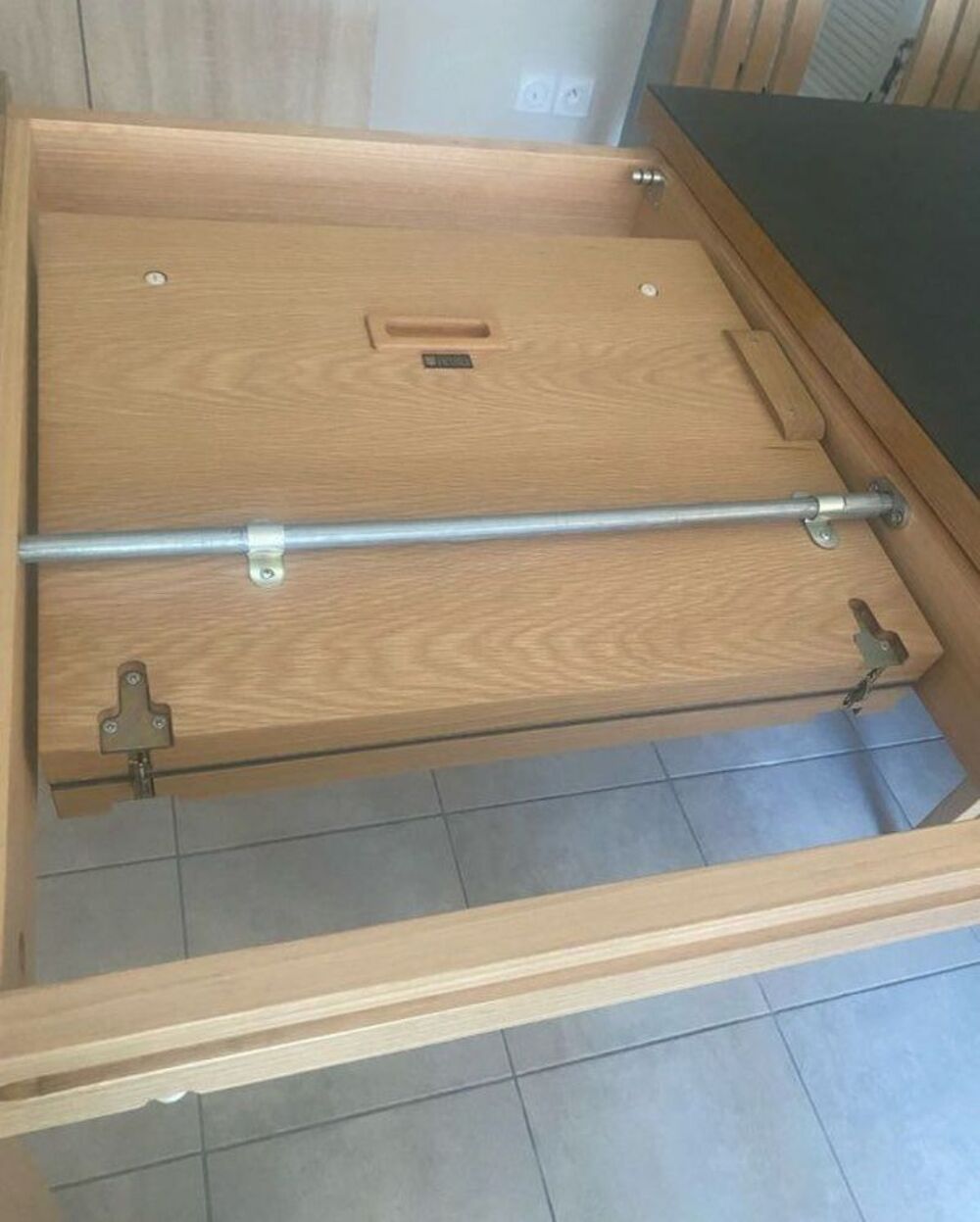 Table haut de gamme 
Meubles
