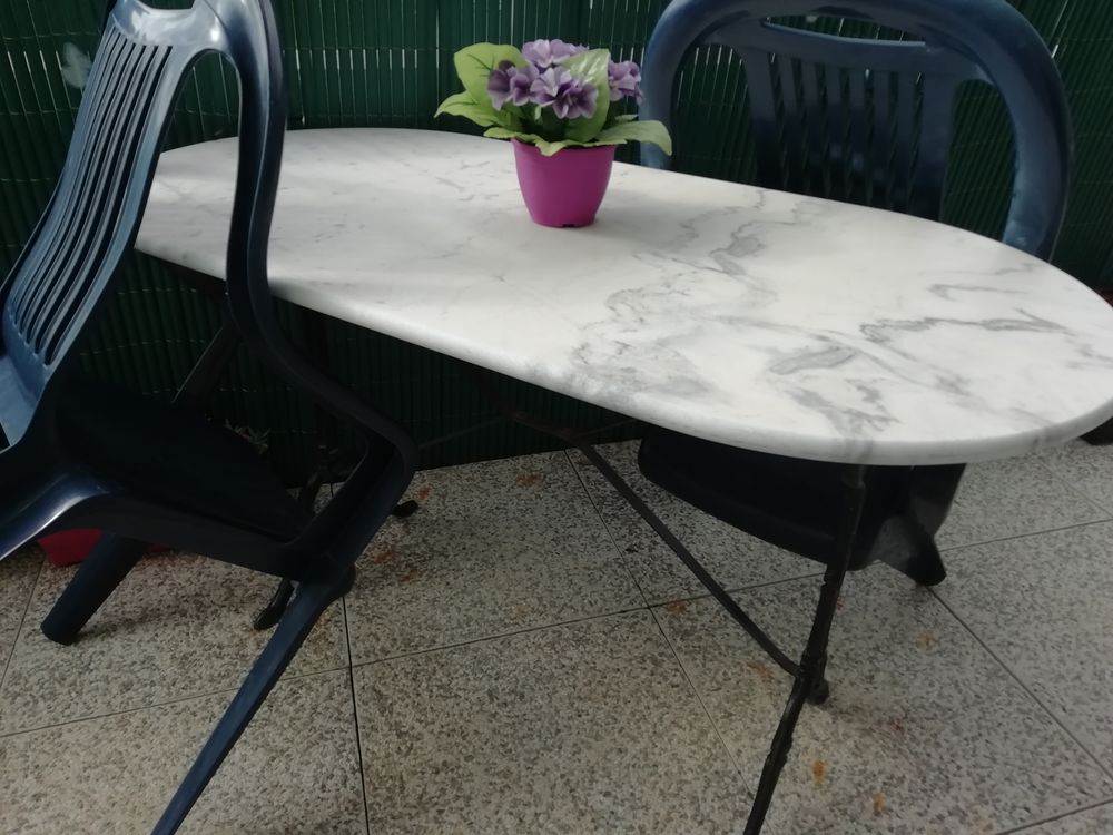 TABLE BISTRO Meubles
