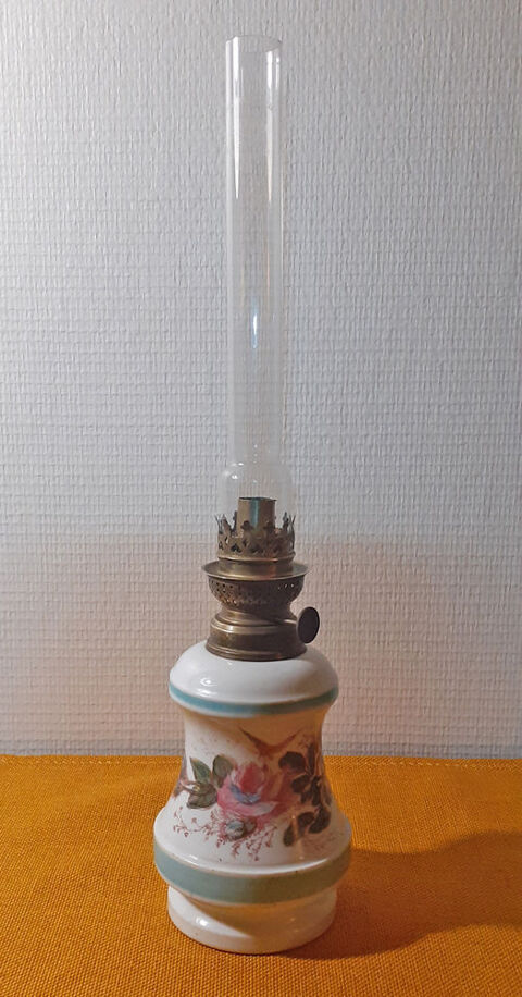Lampe � huile, fa�ence peinte, tr�s bon �tat 35 Meudon (92)