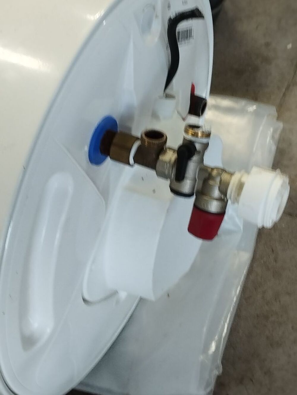 Ballon d'eau chaude verticale complet 100 Litres Electromnager