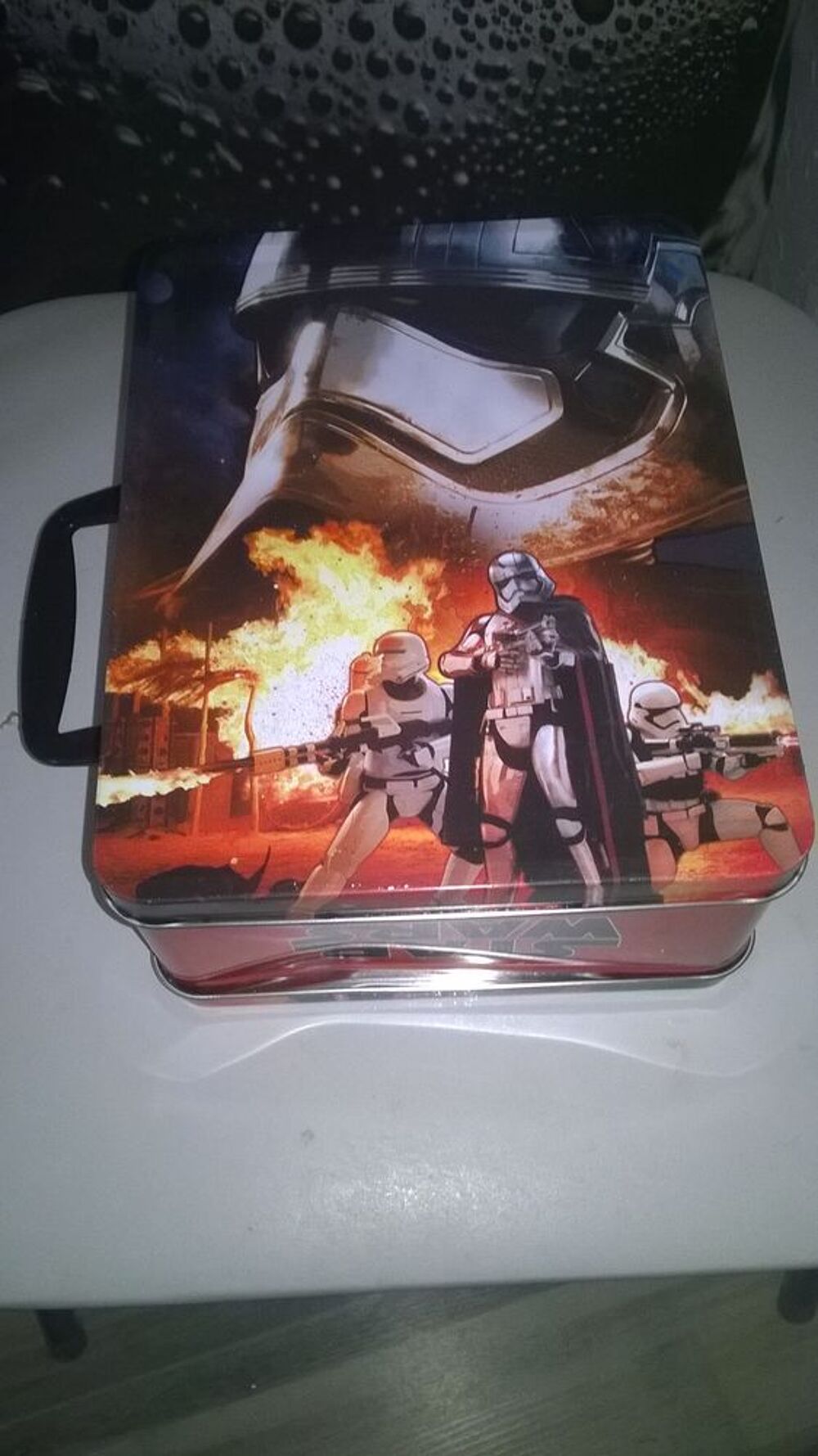 Mallette en fer Star Wars
Avec fermeture
pour gateaux,bonb 