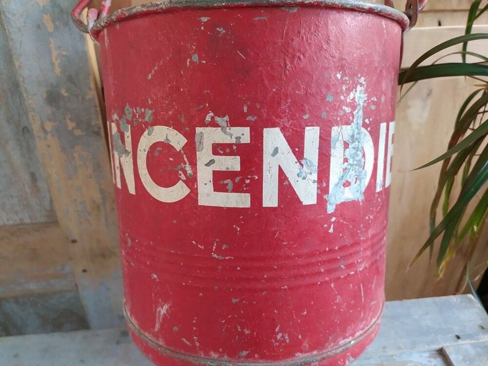 Ancien Seau Incendie Pompier Collection D&eacute;co Industrielle 