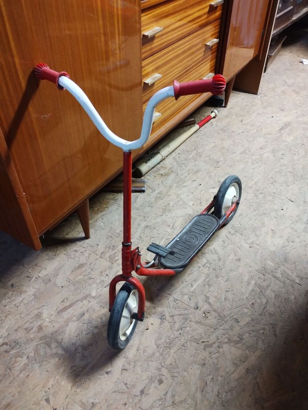 Trotinette vintage a p&eacute;dale 