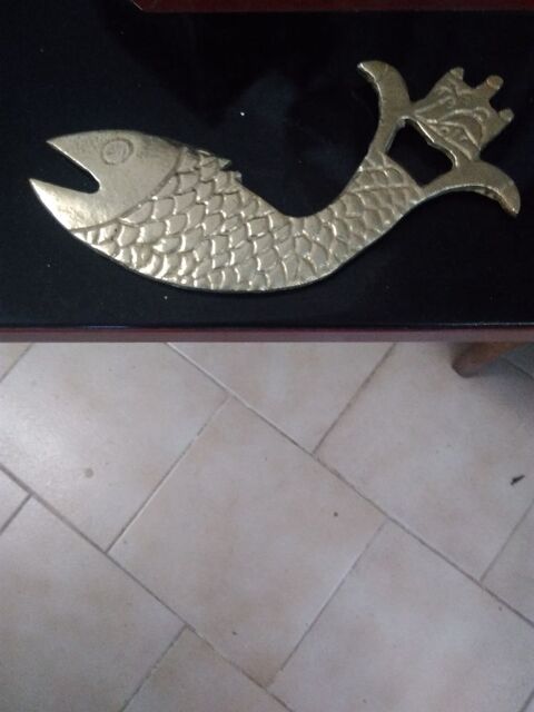  dcapsuleur en forme de poisson en bronze 25 Nice (06)