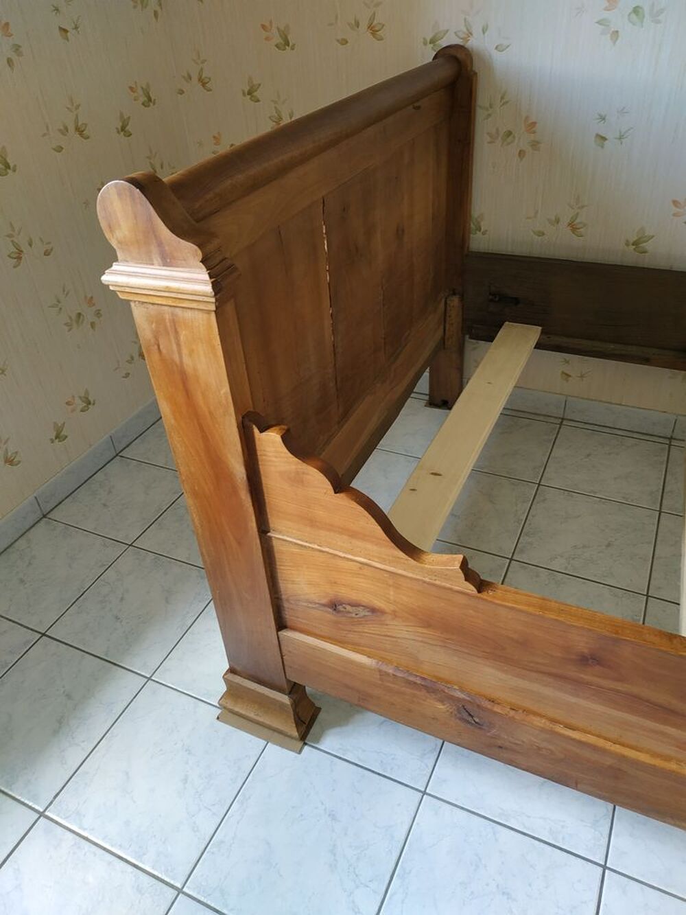 Ancien Lit rouleau merisier + sommier tapissier Ep&eacute;da Meubles