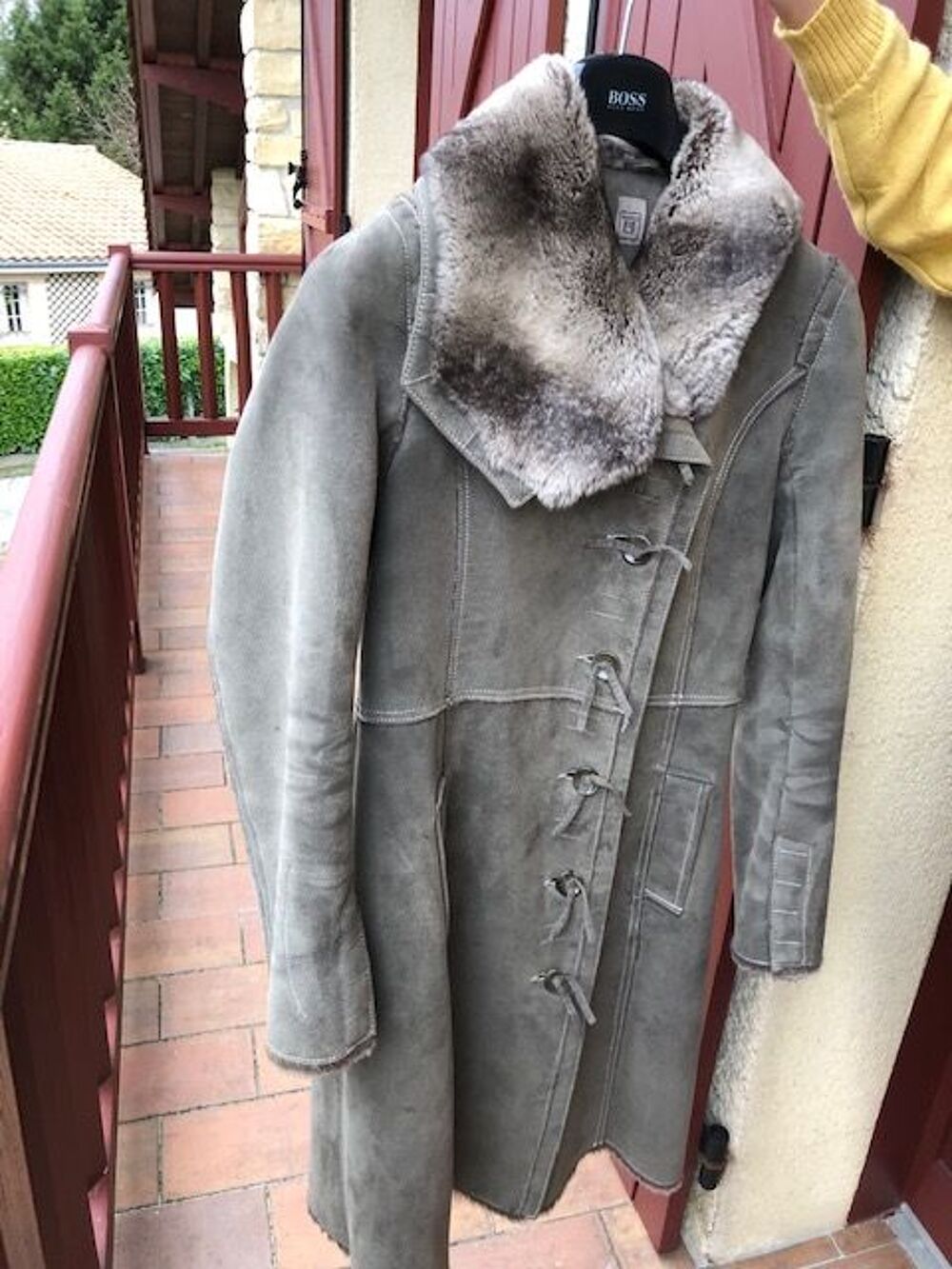 manteau femme en peau retourn&eacute;e Vtements