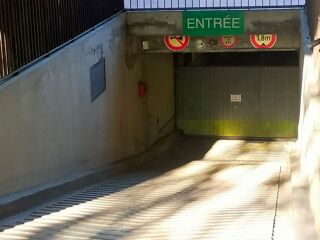  Parking / Garage � louer 12 m� Paris