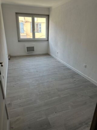  Appartement � louer 3 pi�ces 84 m� Roussillon