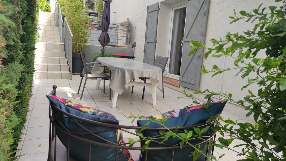   Bas de villa/jardin selon 350 à 540 € avec 1 à  3 chambres Provence-Alpes-Côte d'Azur, Six-Fours-les-Plages (83140)