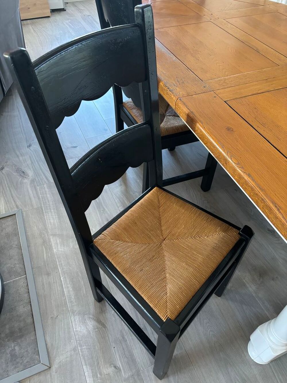 Table ch&ecirc;ne massif avec ses 8 chaises Meubles