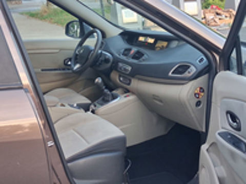 Sc&eacute;nic III Scenic III dCi 95 FAP eco2 Expression Euro 5 2011 2011 occasion 44000 Nantes