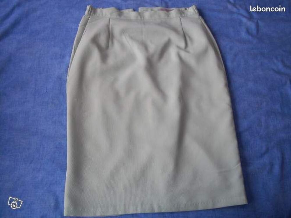 LOT DE 3 JUPES Vêtements