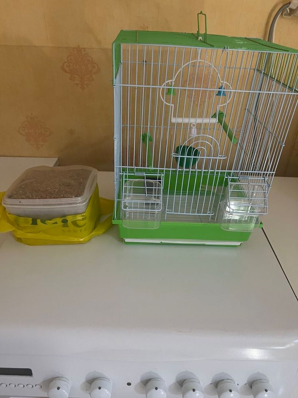 une CAGE pour CANARIS neuve avec &eacute;quipement et graines
Jardin