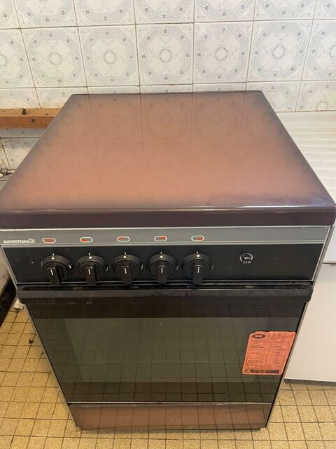 Cuisini�re Ariston au gaz Narbonne Plage (11)