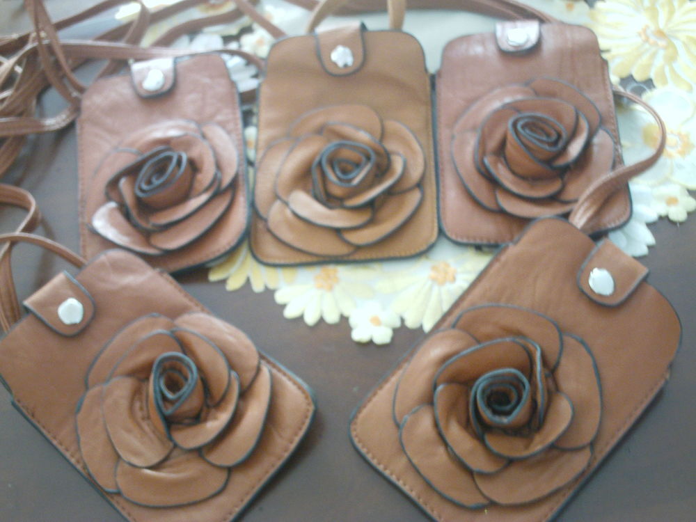  Cinq jolies sacoches cuir grosse rose neuves N&deg;1039 Bijoux et montres