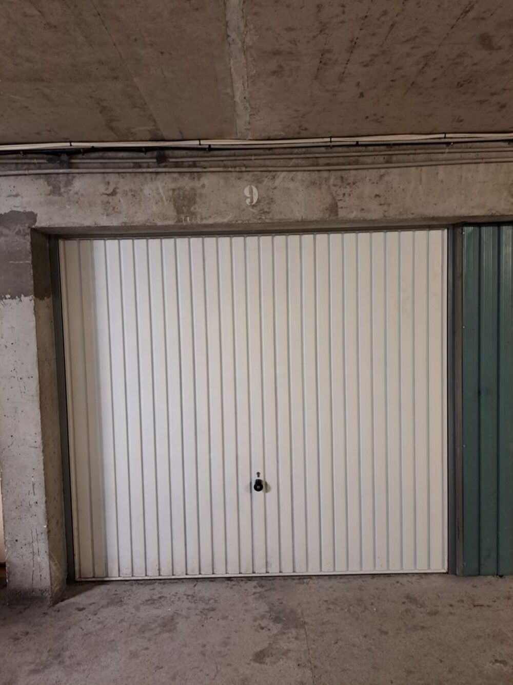 Vente Parking/Garage garage fermé de 13 m2 et de 32 m3. Hauteur plafond 3m. La seyne-sur-mer