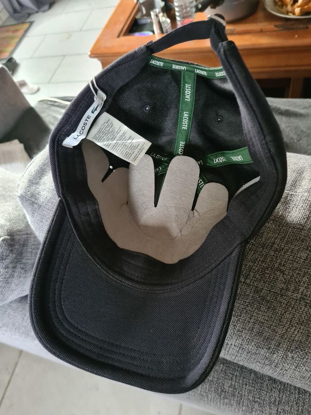 Casquette lacoste toute neuve jamais servi Vêtements