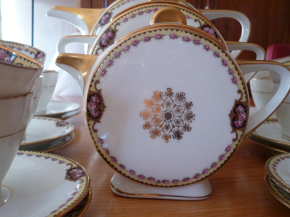 Service &agrave; caf&eacute; porcelaine de Limoges Décoration