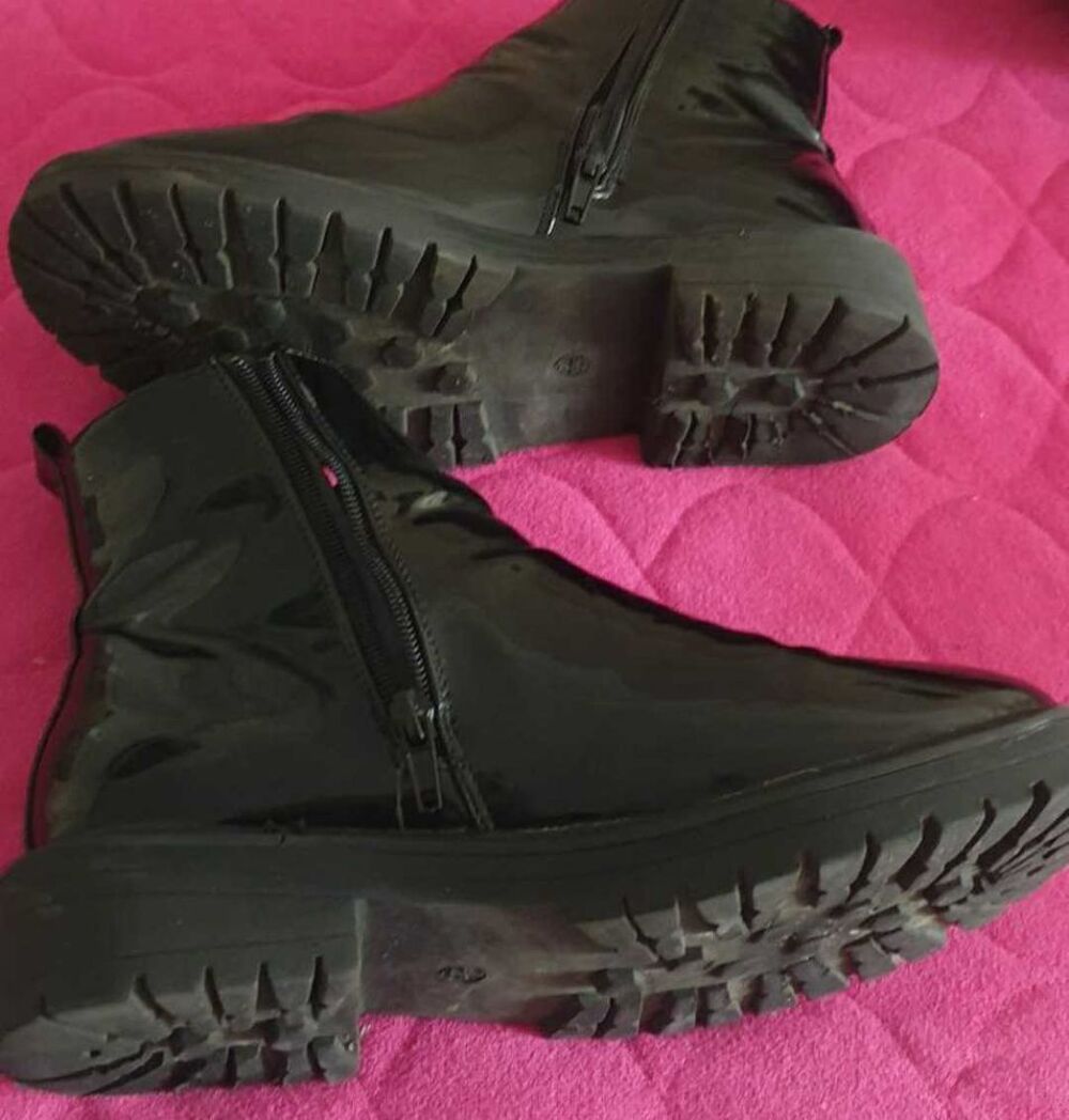 Bottines noires vernies. Taille 40 Chaussures