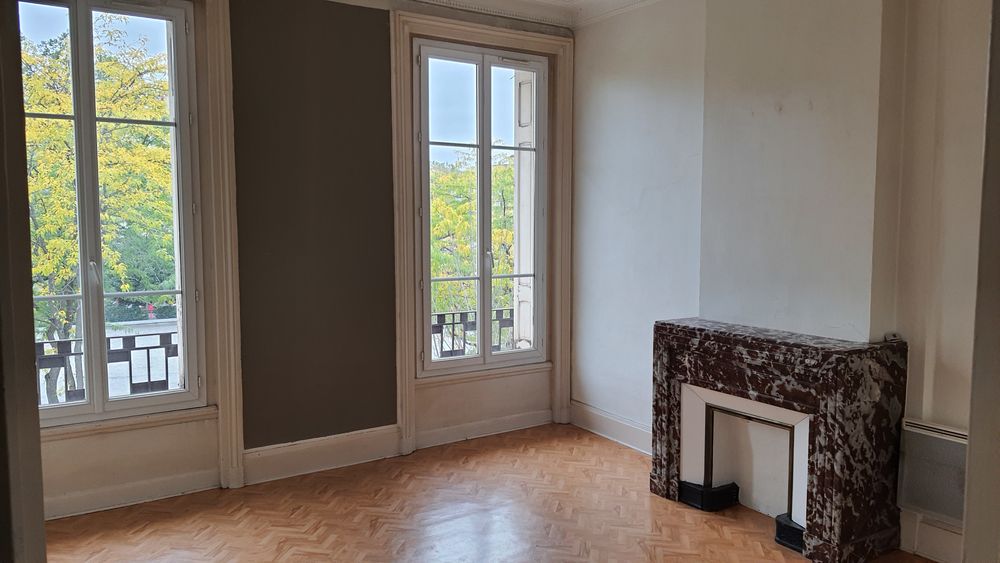Vente Appartement Plein centre sur agréable place F2 47M² Saint-Étienne