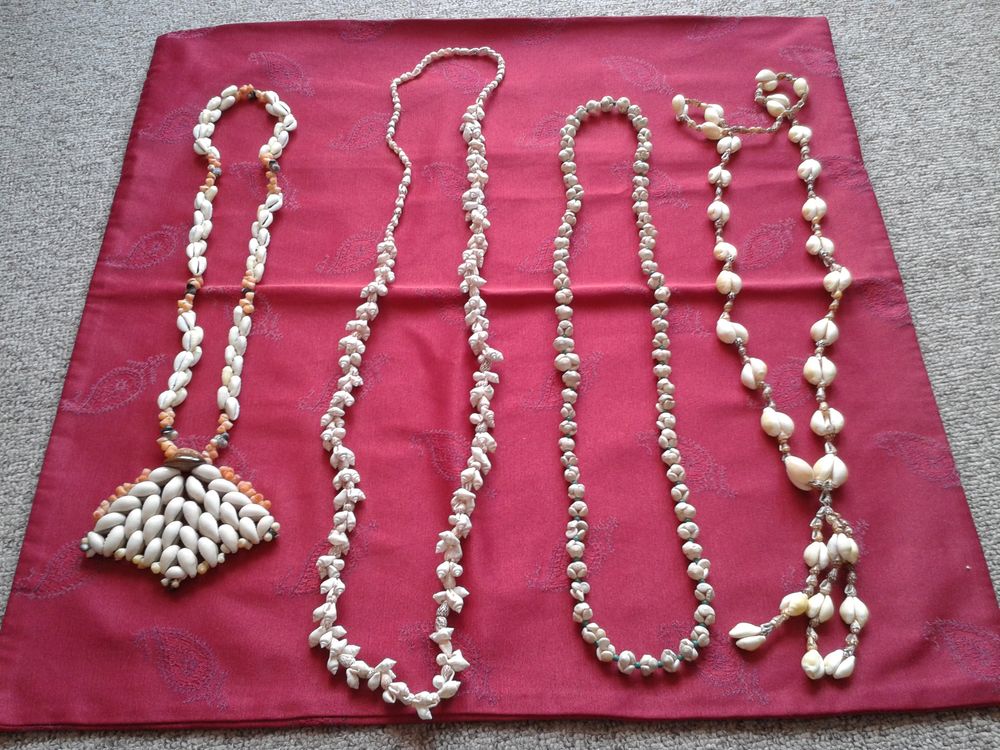 Long collier en coquillages de tahiti ann&eacute;es 70 Bijoux et montres