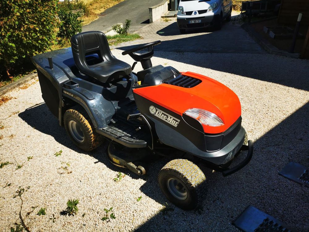 Tracteur tondeuse Oleo Mac Jardin
