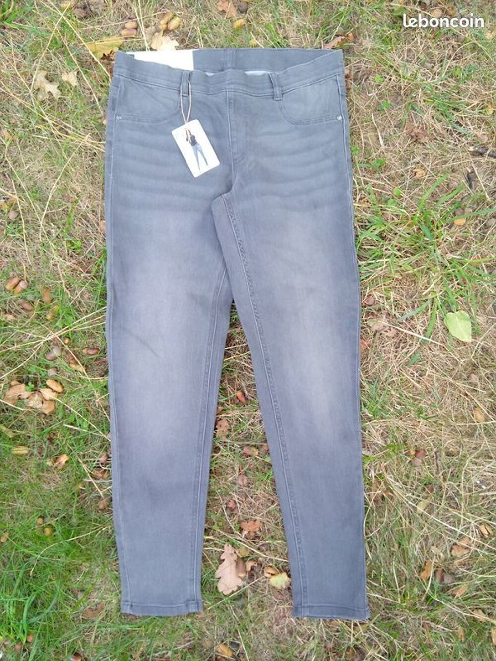 2 pantalons jegging taille 42 skinny fit NEUFS Vêtements
