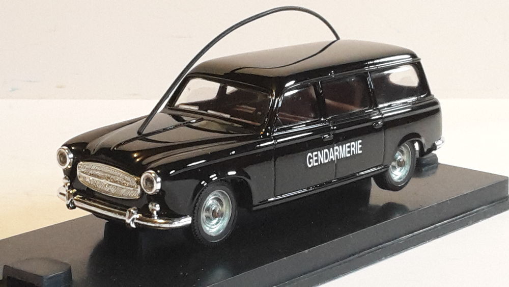 Peugeot 403 break vitr&eacute; GENDARMERIE 